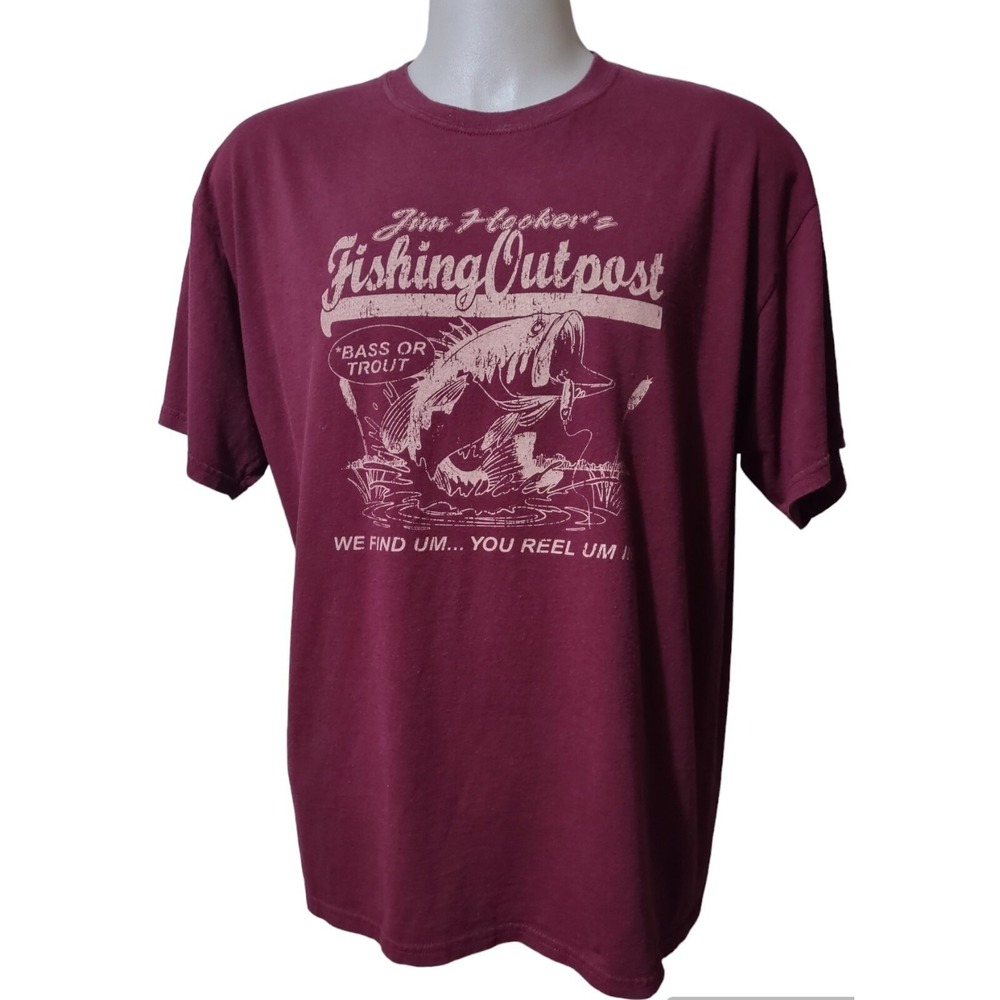 Gildan T-shirt Men's XL Graphic Jim Hooker's Fishing Outpost Maroon Short Sleeve
